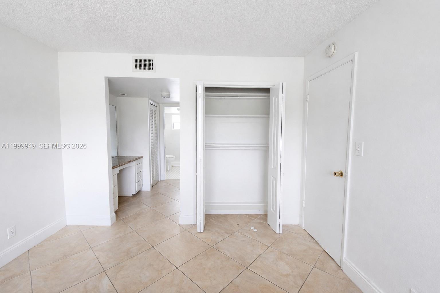 See details 302 1 / 2 775 sq. ft. $ 2026-05-05 0 Photo