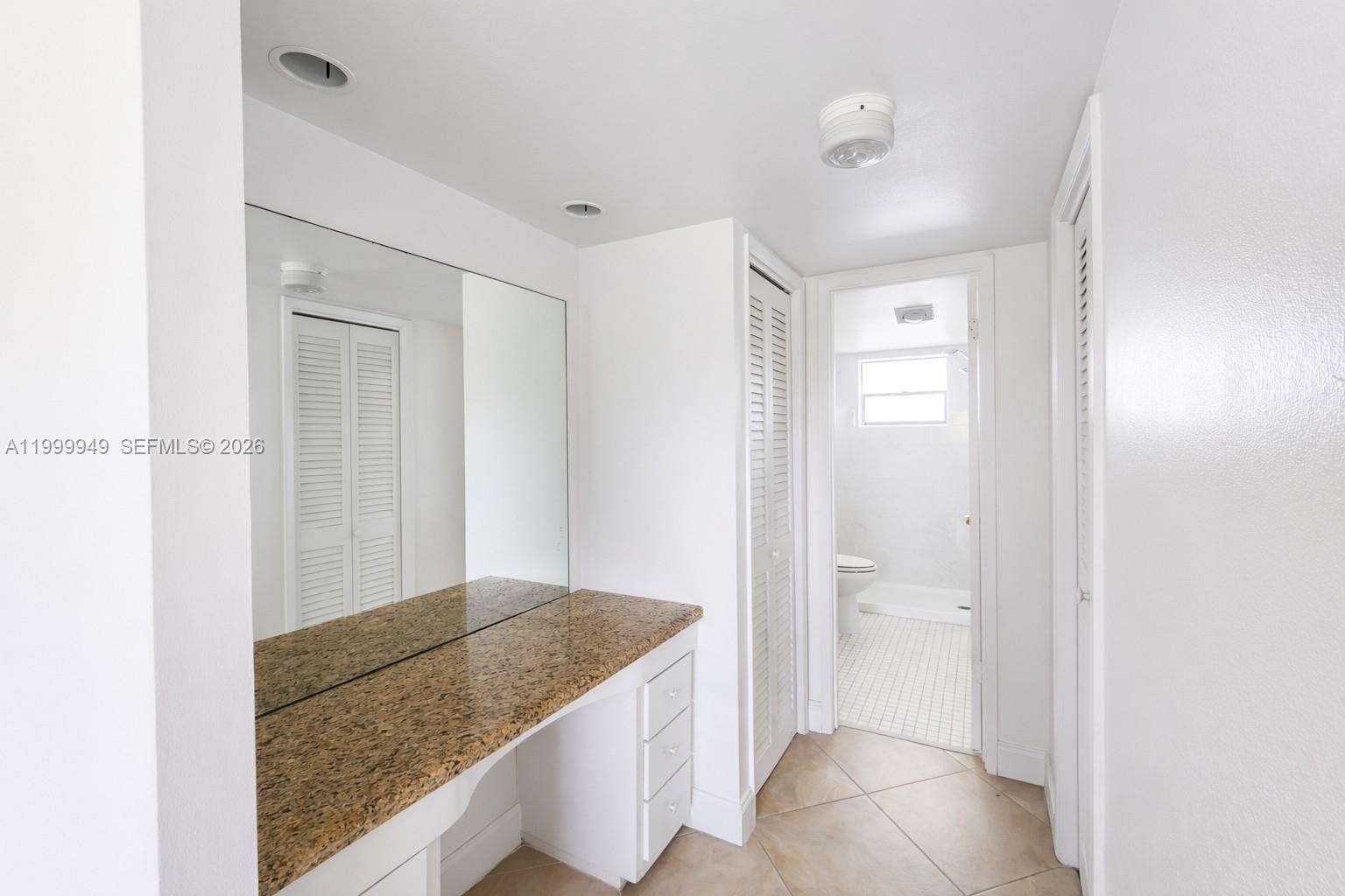 See details 302 1 / 2 775 sq. ft. $ 2026-05-05 0 Photo