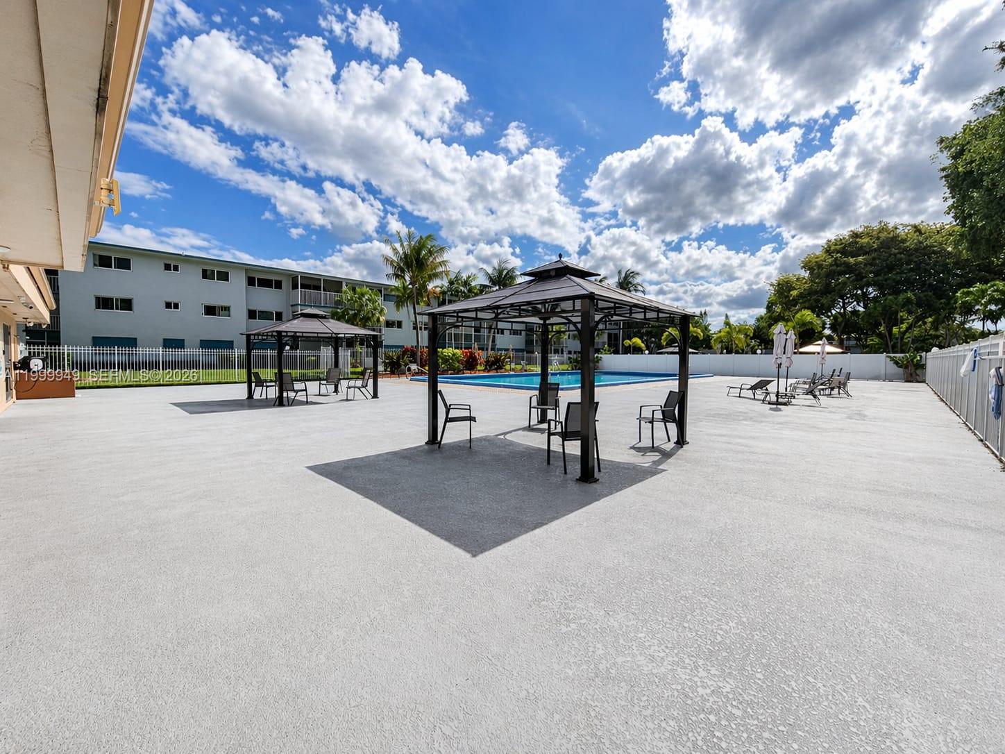 See details 302 1 / 2 775 sq. ft. $ 2026-05-05 0 Photo
