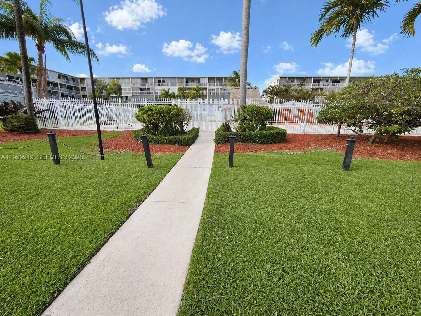 See details 302 1 / 2 775 sq. ft. $ 2026-05-05 0 Photo