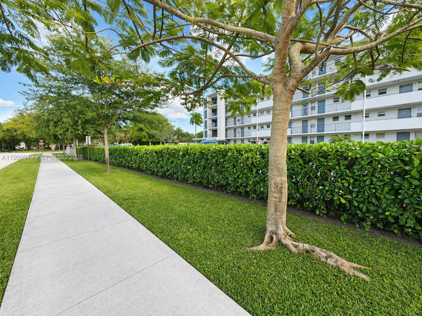 See details 302 1 / 2 775 sq. ft. $ 2026-05-05 0 Photo