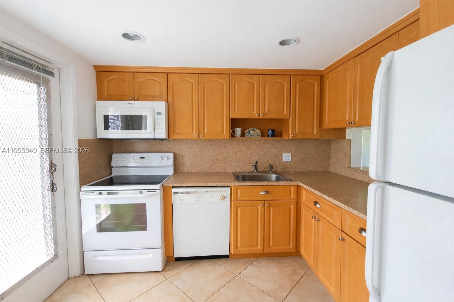 See details 302 1 / 2 775 sq. ft. $ 2026-05-05 0 Photo