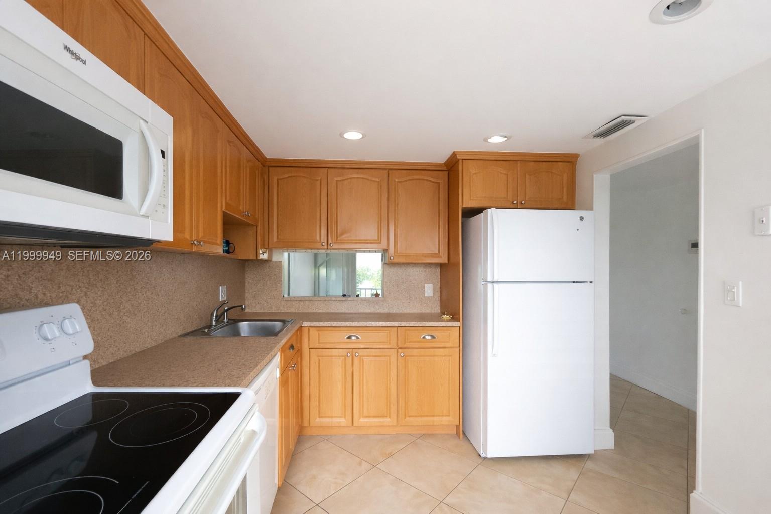 See details 302 1 / 2 775 sq. ft. $ 2026-05-05 0 Photo