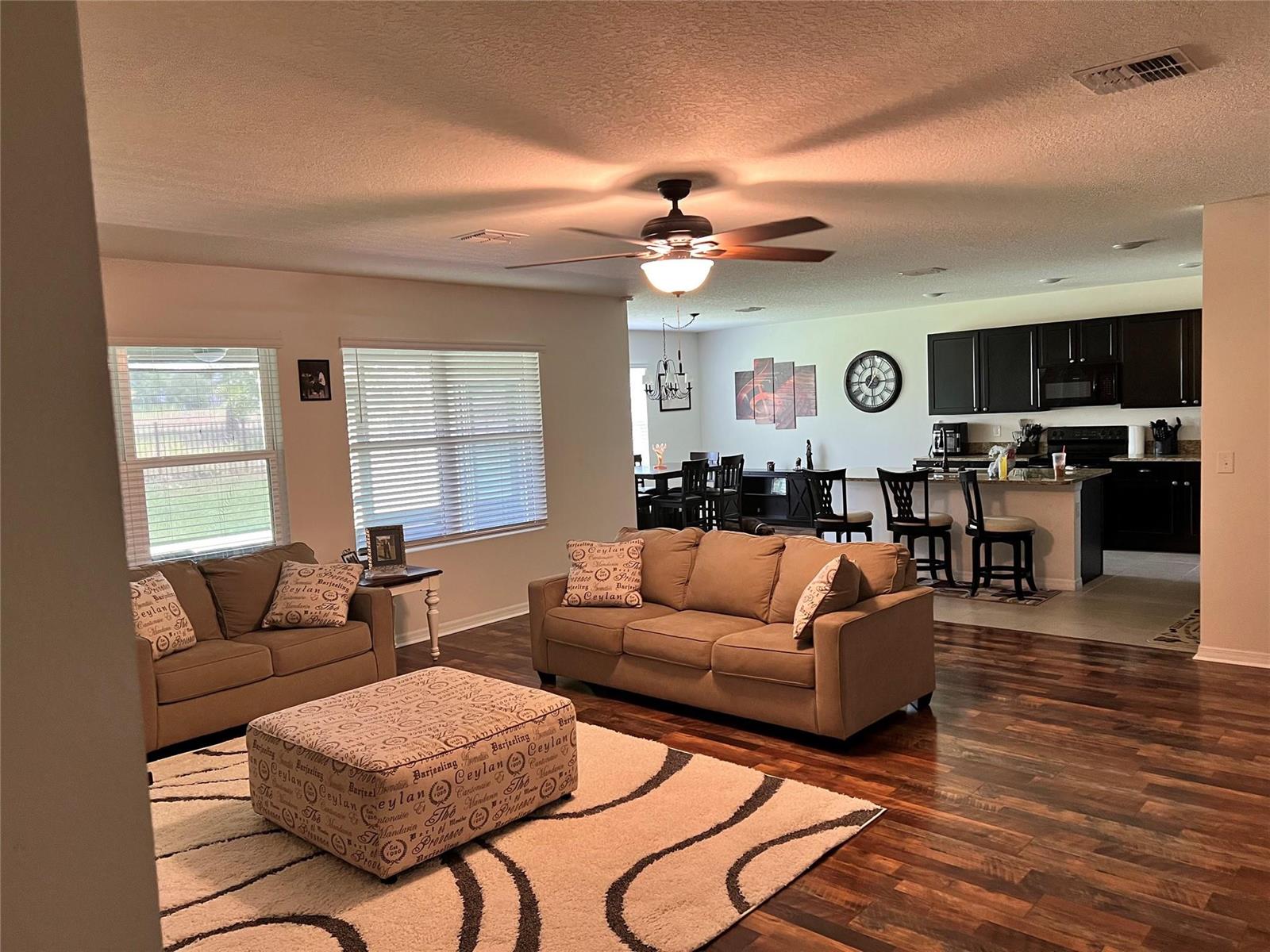 Ver detalles 80 4 / 2 2319 sq. ft. $ 2026-06-19 0 foto