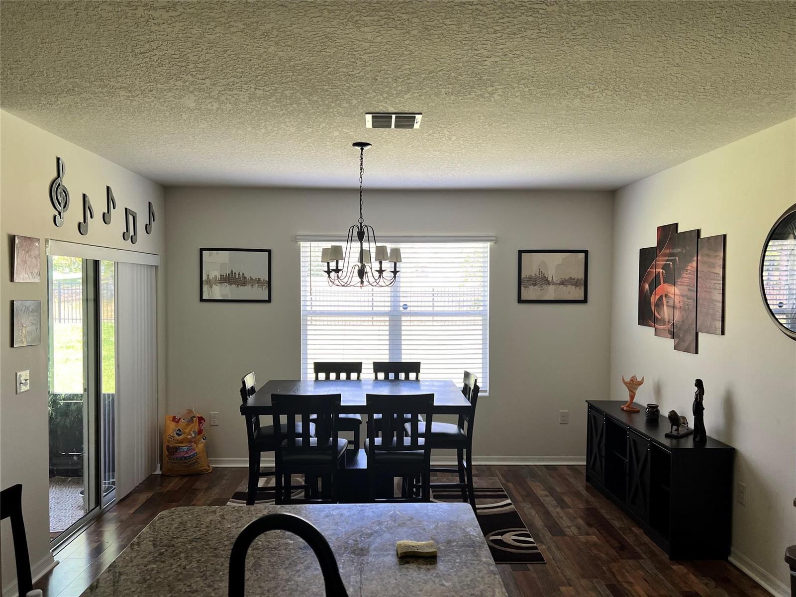Ver detalles 80 4 / 2 2319 sq. ft. $ 2026-06-19 0 foto
