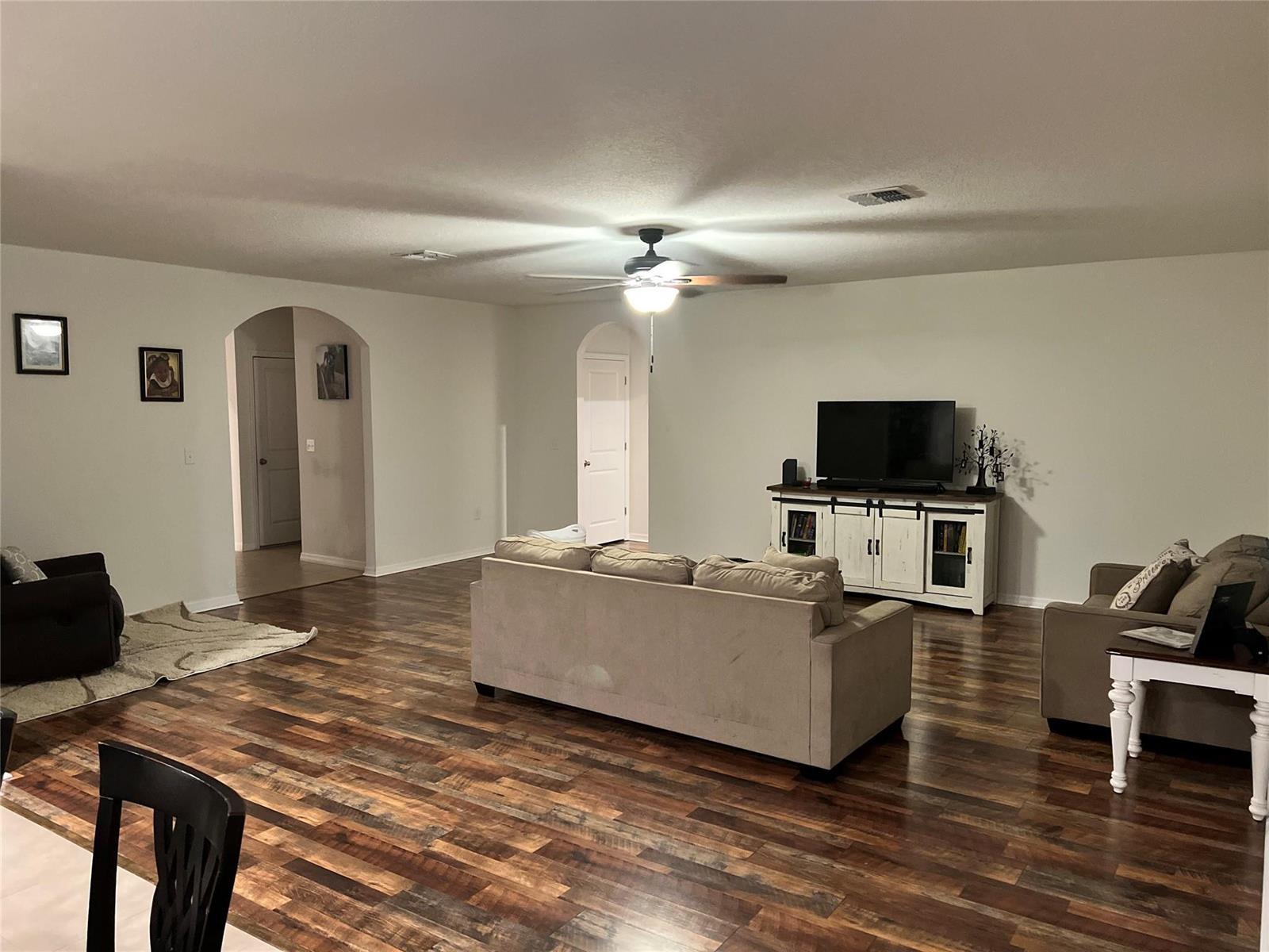 Ver detalles 80 4 / 2 2319 sq. ft. $ 2026-06-19 0 foto