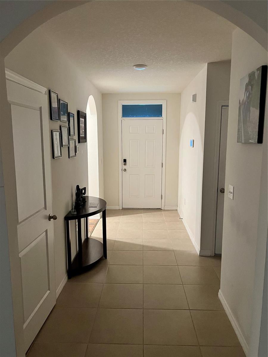 Ver detalles 80 4 / 2 2319 sq. ft. $ 2026-06-19 0 foto