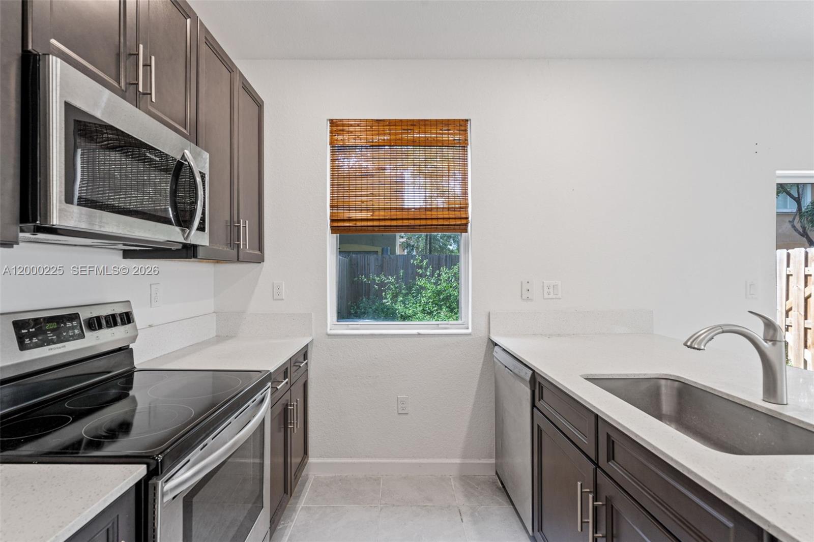 1100 3 / 3 1331 sq. ft. $ 2026-04-13 0 Photo