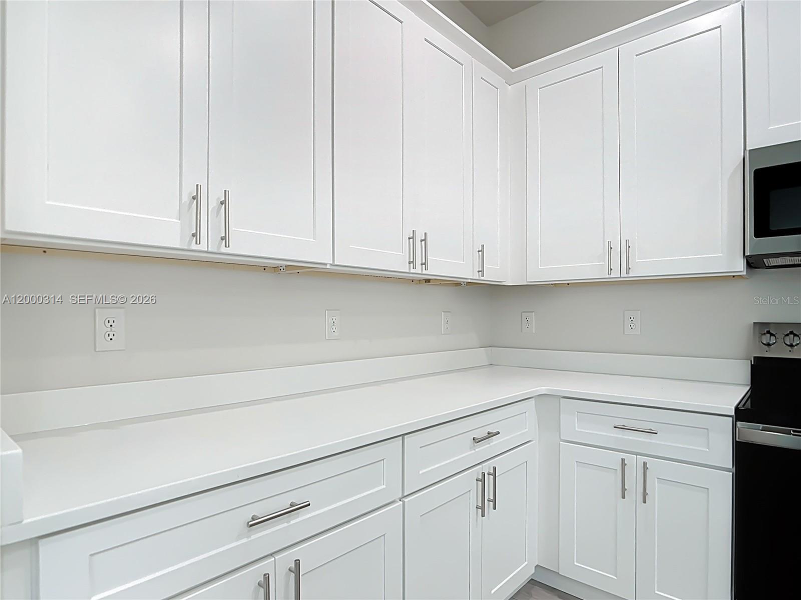 Ver detalles 18374 4 / 3 1695 sq. ft. $ 2026-04-13 0 foto