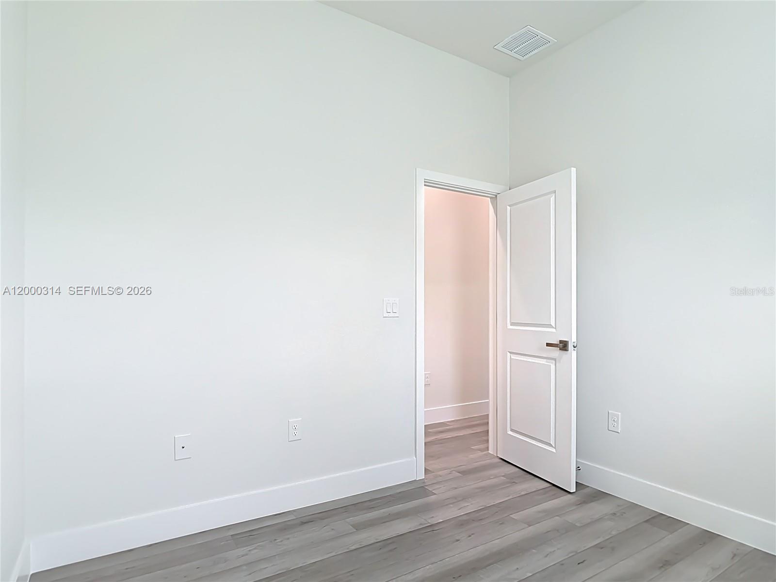 Ver detalles 18374 4 / 3 1695 sq. ft. $ 2026-04-13 0 foto