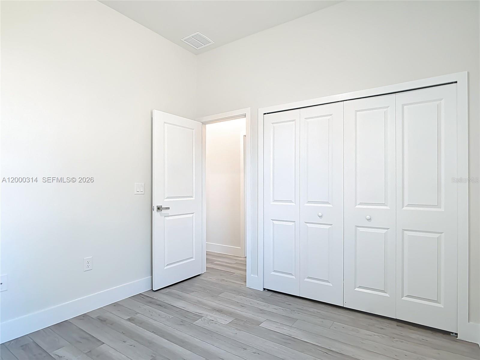 Ver detalles 18374 4 / 3 1695 sq. ft. $ 2026-04-13 0 foto