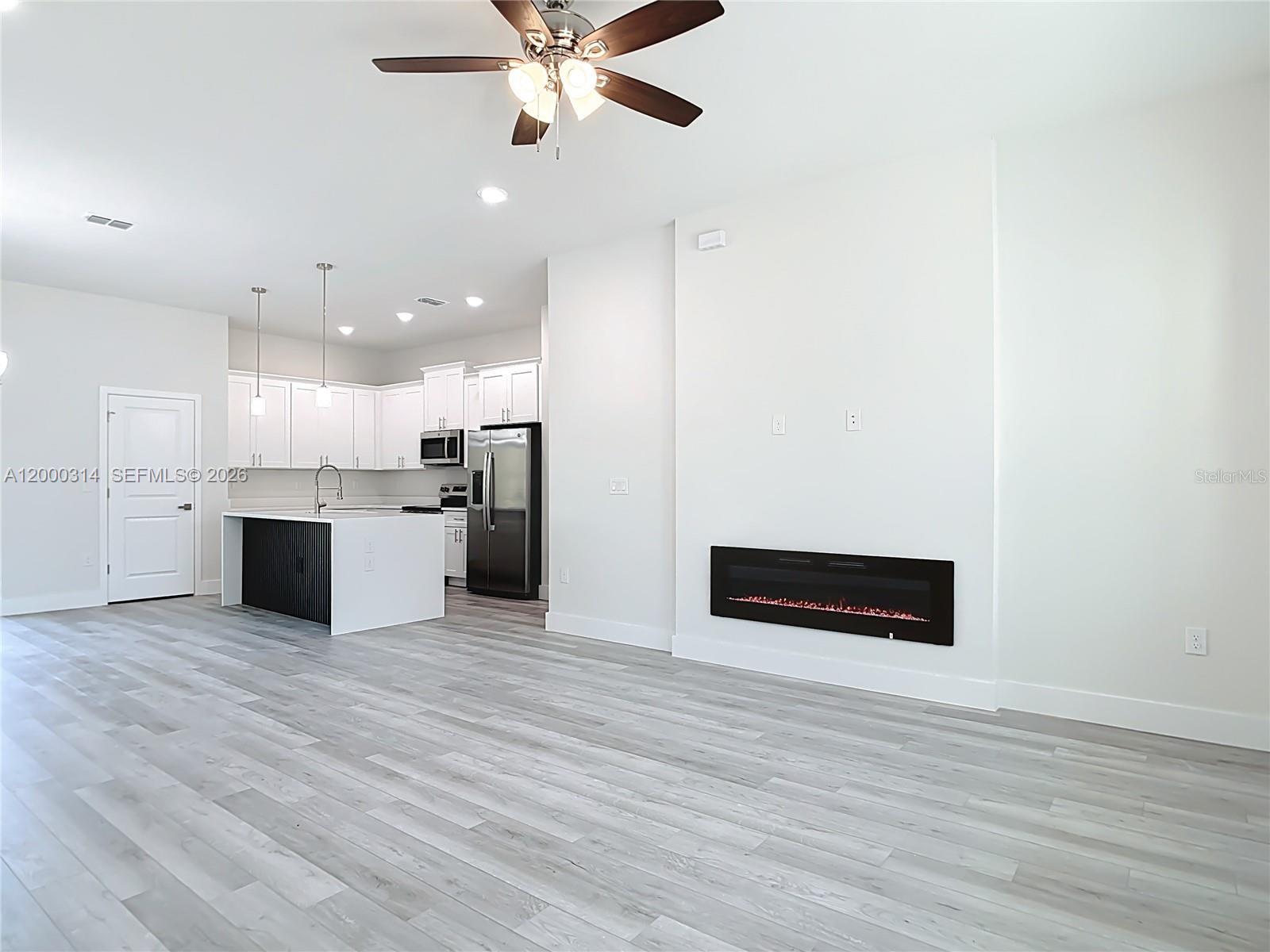 Ver detalles 18374 4 / 3 1695 sq. ft. $ 2026-04-13 0 foto