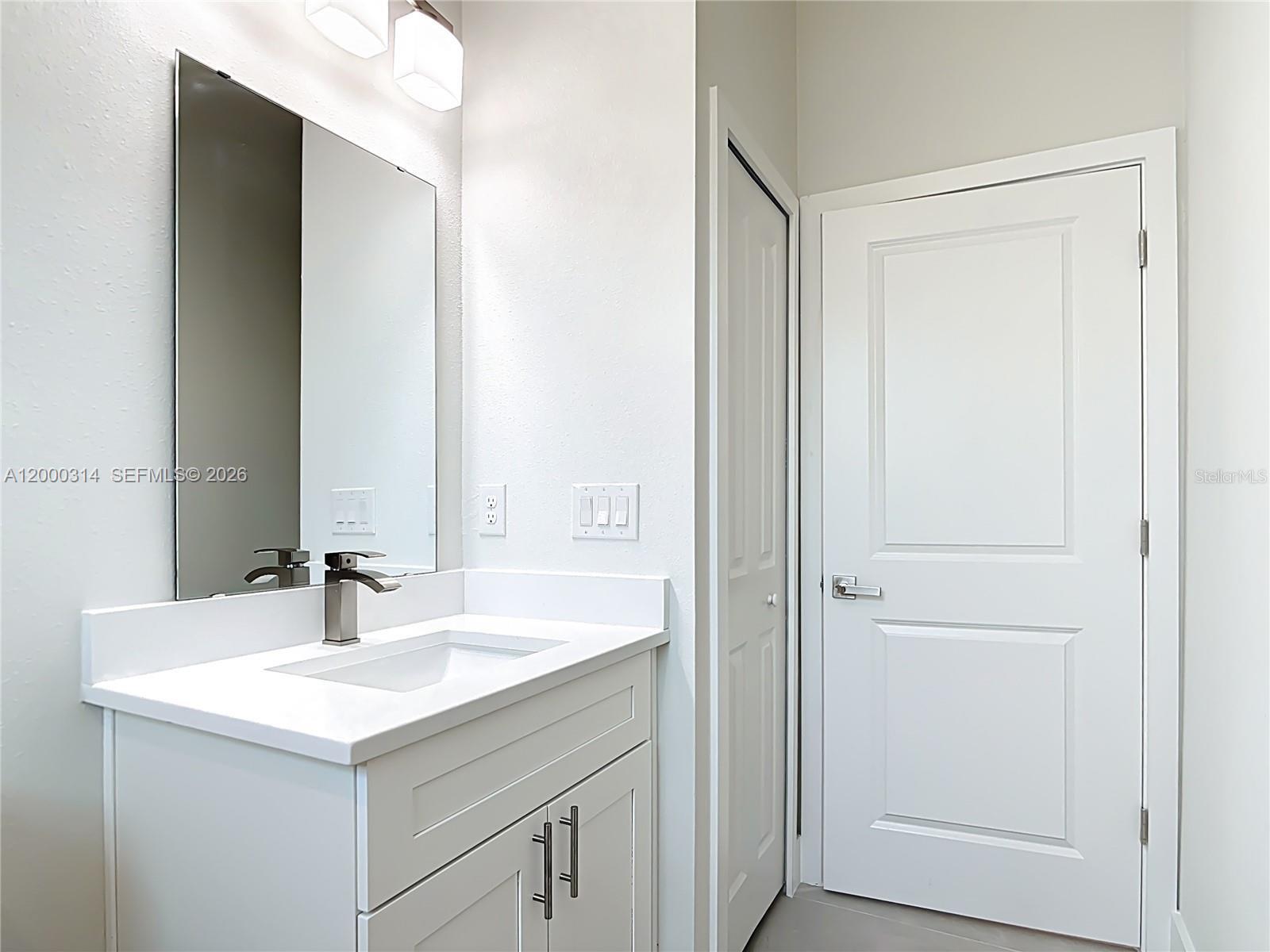 Ver detalles 18374 4 / 3 1695 sq. ft. $ 2026-04-13 0 foto
