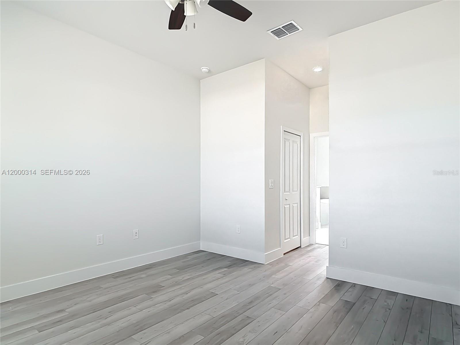 Ver detalles 18374 4 / 3 1695 sq. ft. $ 2026-04-13 0 foto