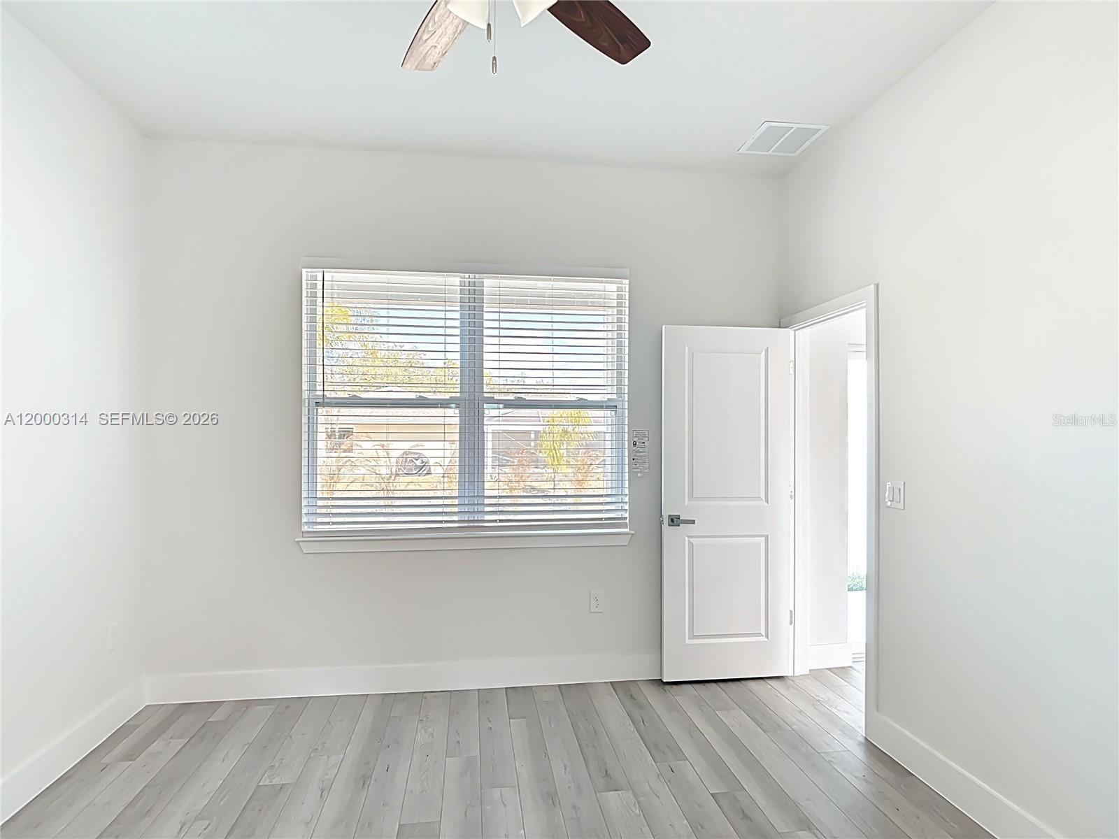Ver detalles 18374 4 / 3 1695 sq. ft. $ 2026-04-13 0 foto
