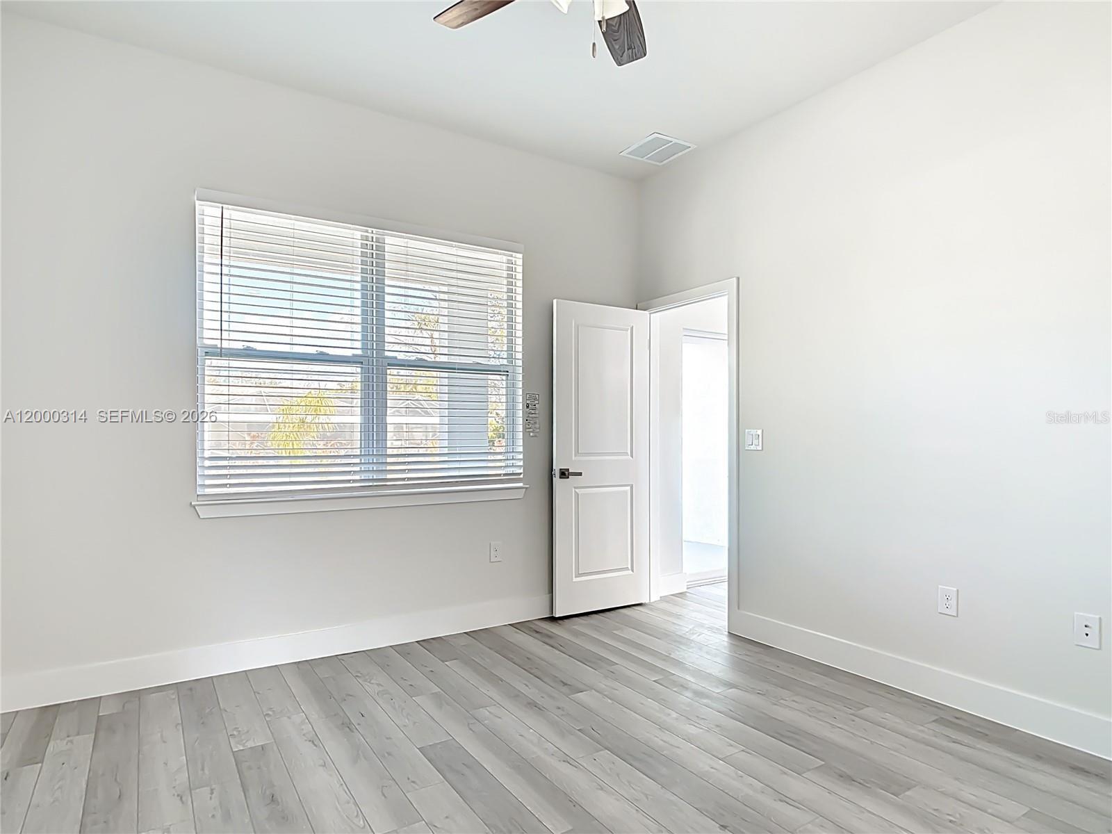 Ver detalles 18374 4 / 3 1695 sq. ft. $ 2026-04-13 0 foto