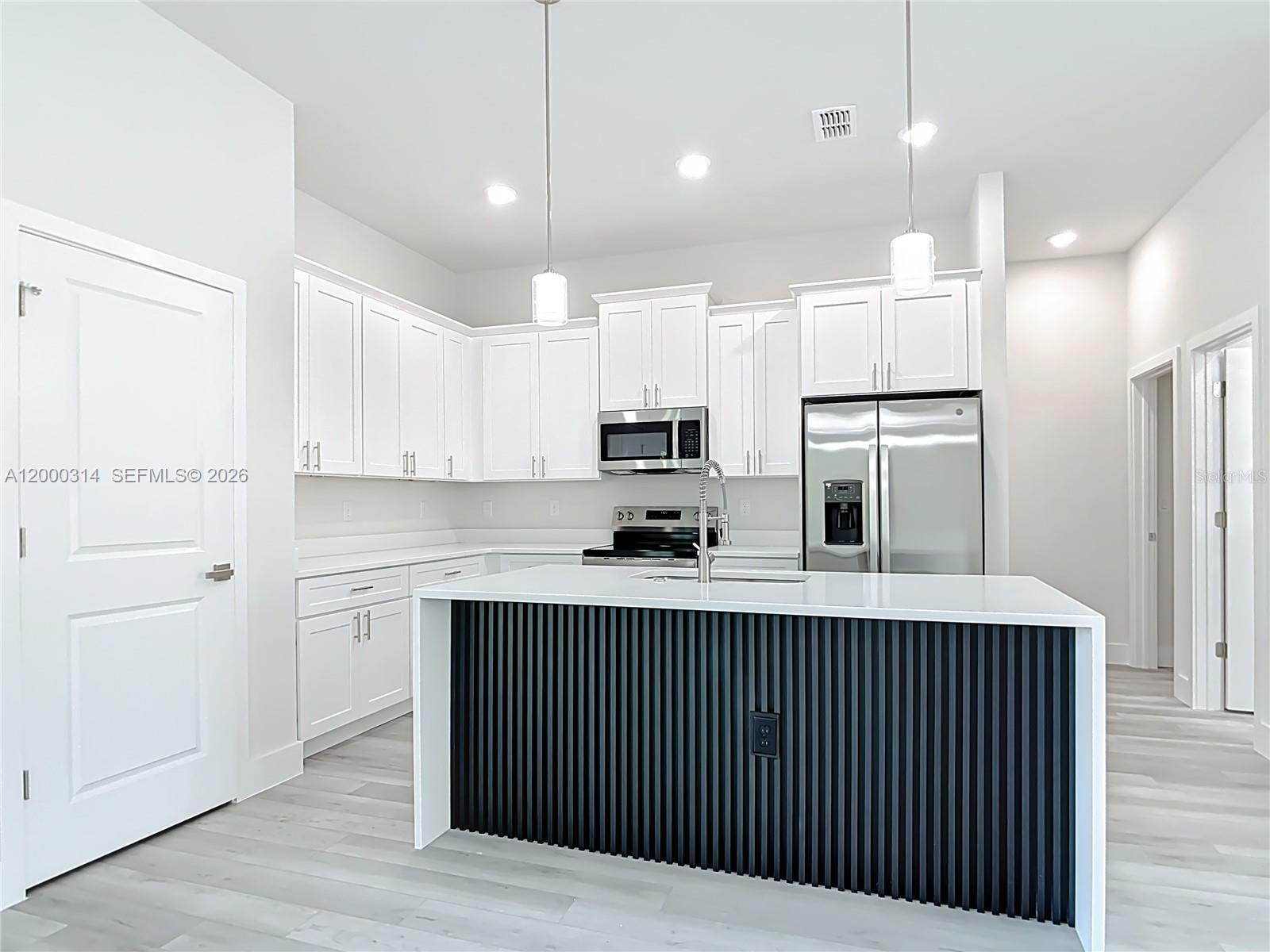Ver detalles 18374 4 / 3 1695 sq. ft. $ 2026-04-13 0 foto
