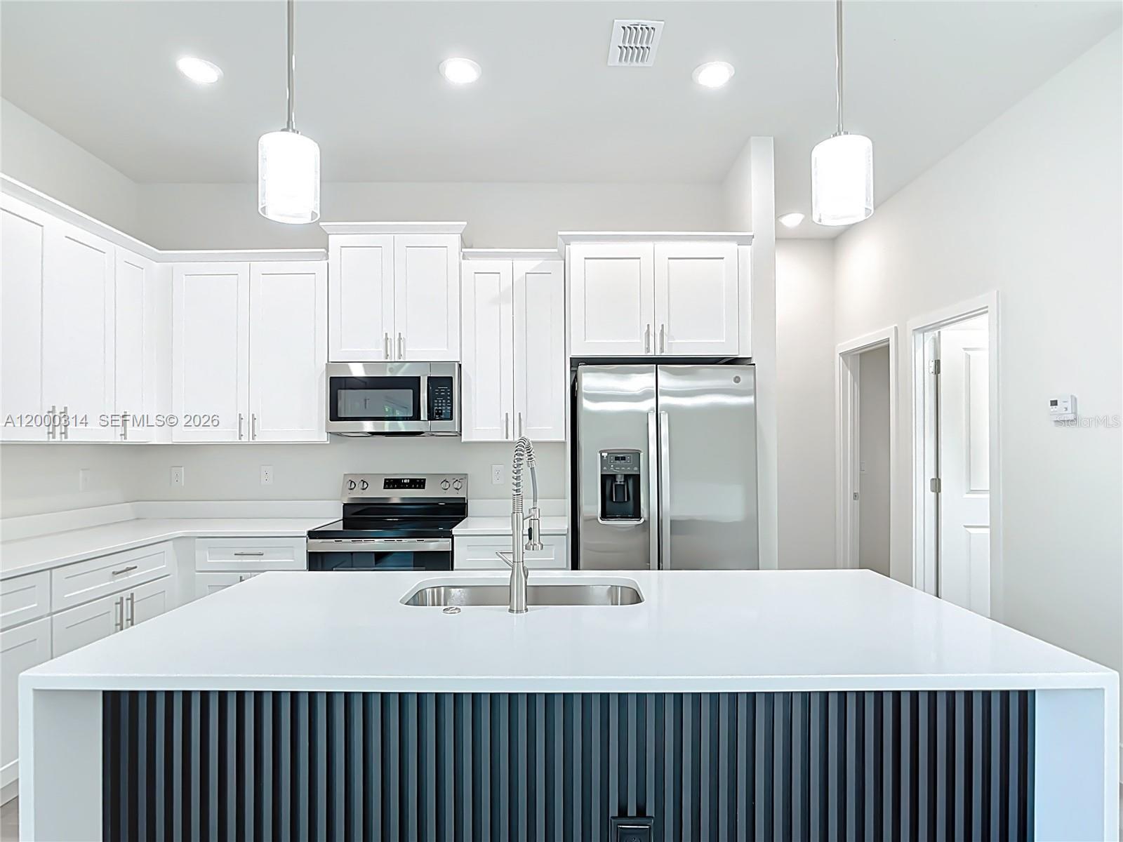 Ver detalles 18374 4 / 3 1695 sq. ft. $ 2026-04-13 0 foto