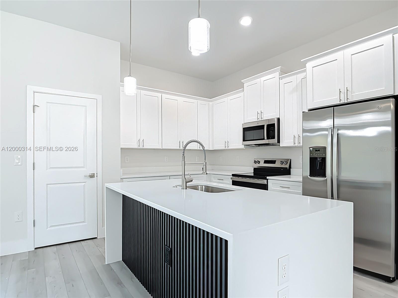 Ver detalles 18374 4 / 3 1695 sq. ft. $ 2026-04-13 0 foto