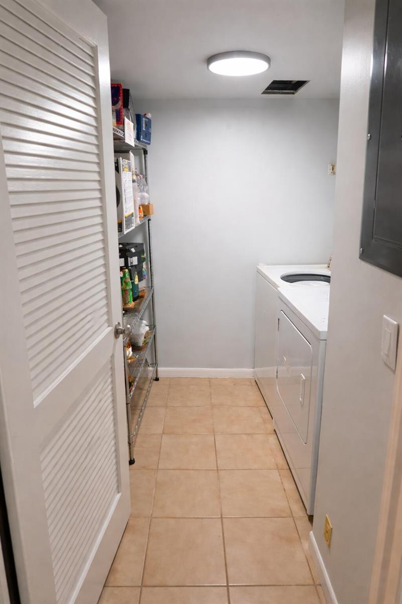 Ver detalles B1 2 / 2 1106 sq. ft. $ 2026-06-19 0 foto