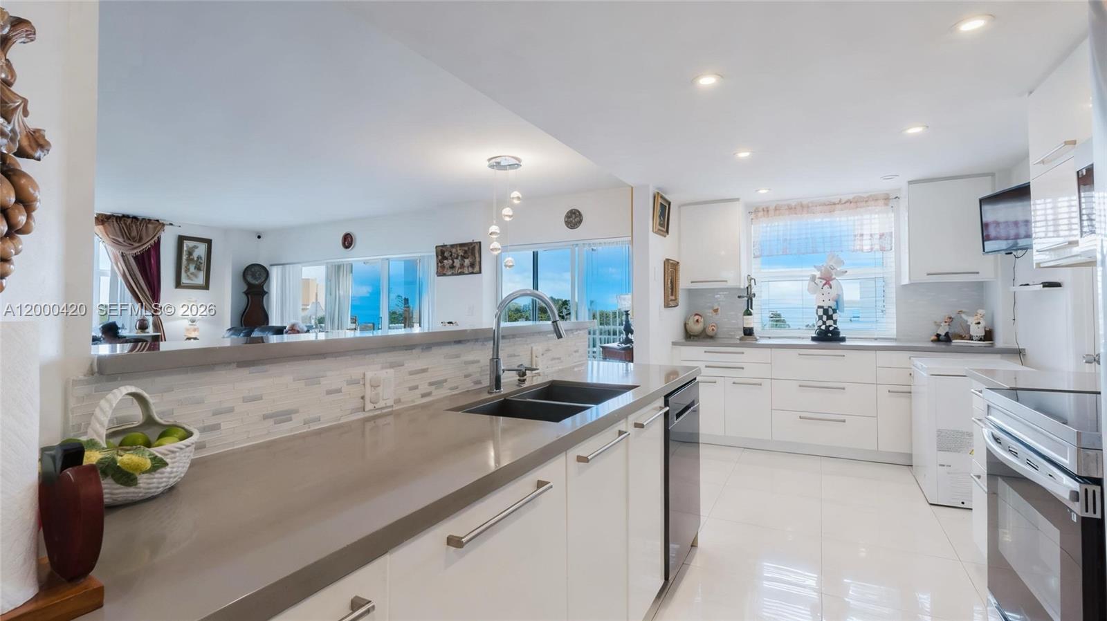 See details 411 2 / 2 1372 sq. ft. $ 2026-05-15 0 Photo
