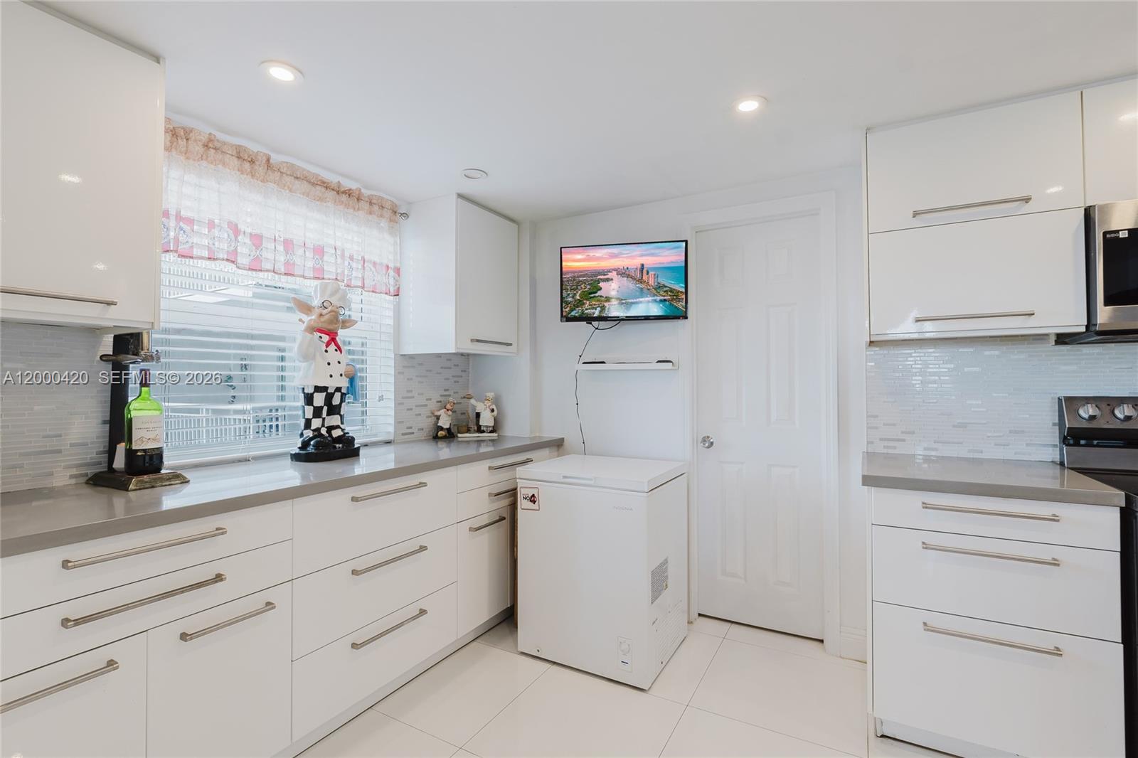 See details 411 2 / 2 1372 sq. ft. $ 2026-05-15 0 Photo