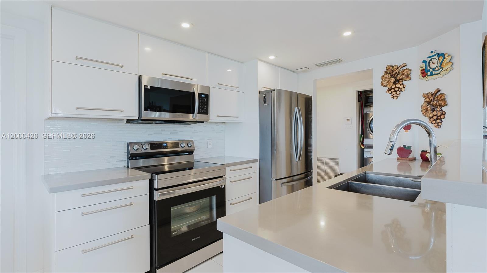 See details 411 2 / 2 1372 sq. ft. $ 2026-05-15 0 Photo