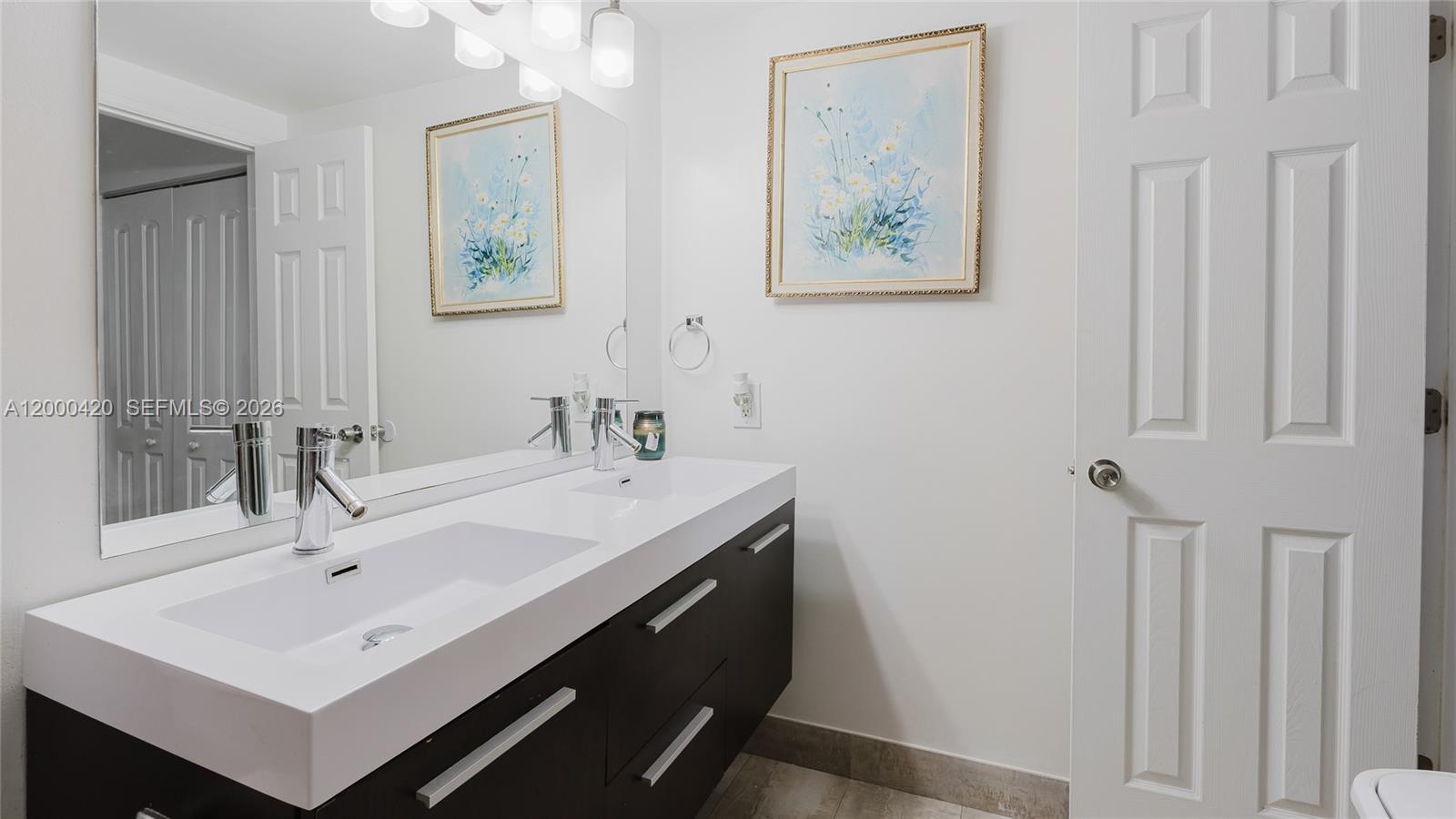 See details 411 2 / 2 1372 sq. ft. $ 2026-05-15 0 Photo
