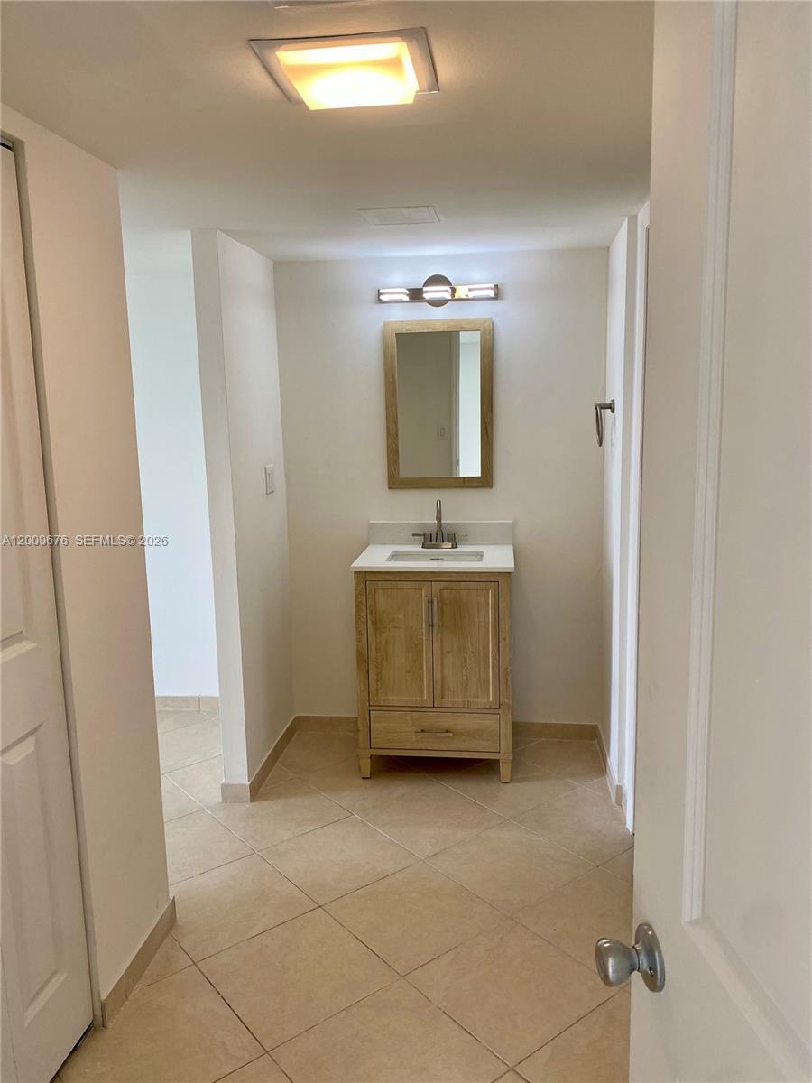 Photo of 20379 Country Club Dr  #PH-40, Aventura, Florida, 33180 - Master Bathroom