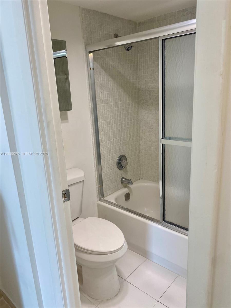 Photo of 20379 Country Club Dr  #PH-40, Aventura, Florida, 33180 - Master Bathroom