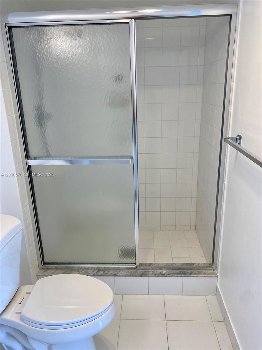 Photo of 20379 Country Club Dr  #PH-40, Aventura, Florida, 33180 - 2nd bathroom