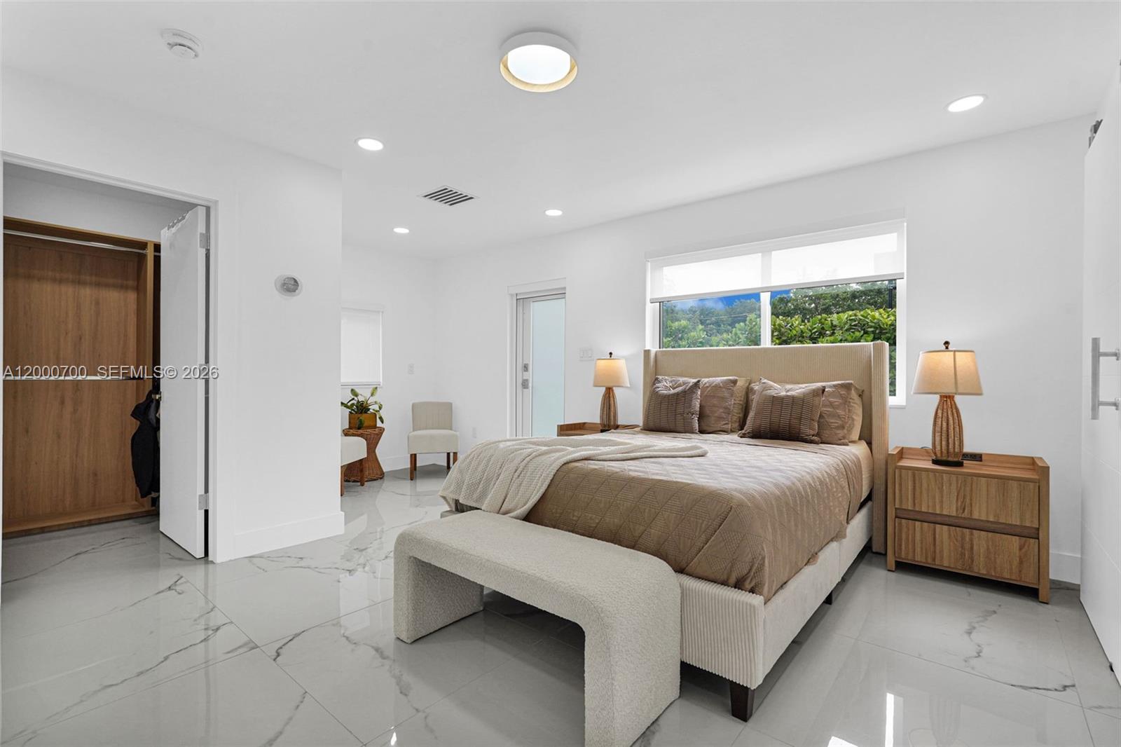 7142 4 / 4 2300 sq. ft. $ 2026-04-14 0 Photo