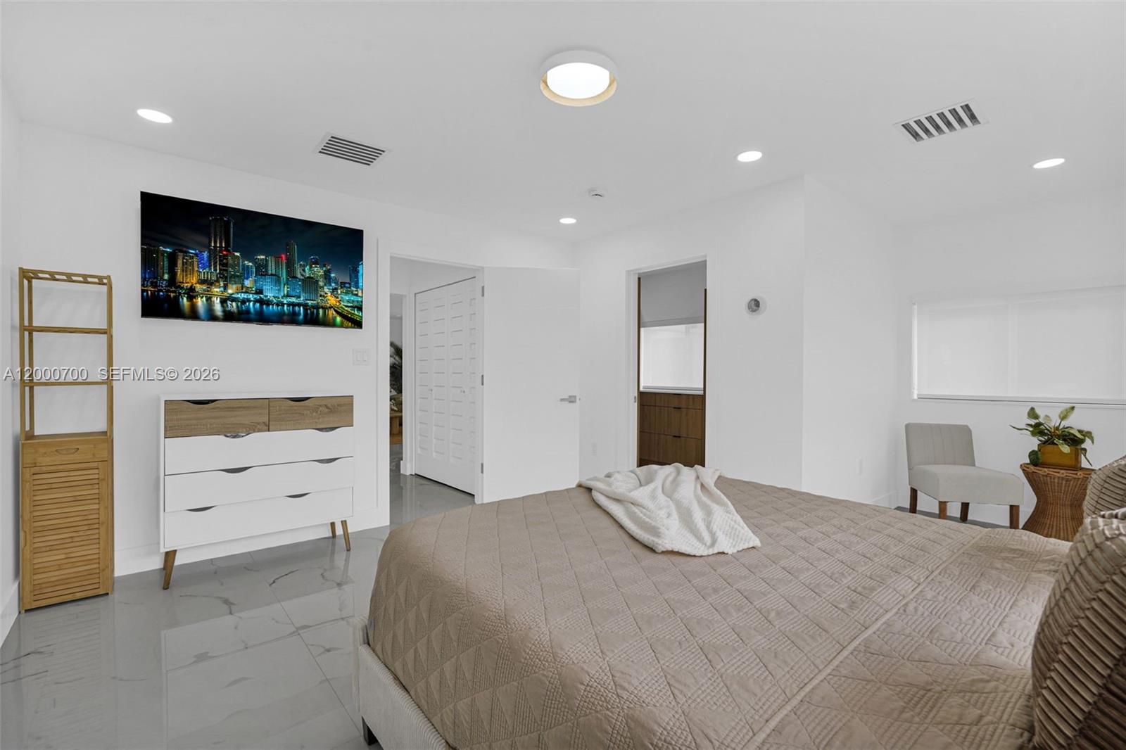 7142 4 / 4 2300 sq. ft. $ 2026-04-14 0 Photo