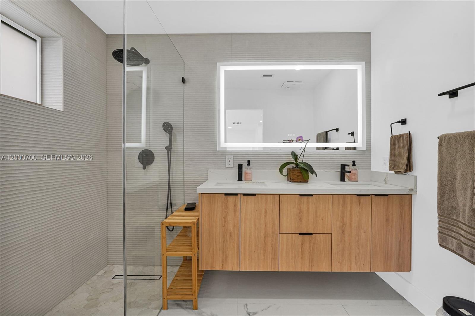 7142 4 / 4 2300 sq. ft. $ 2026-04-14 0 Photo