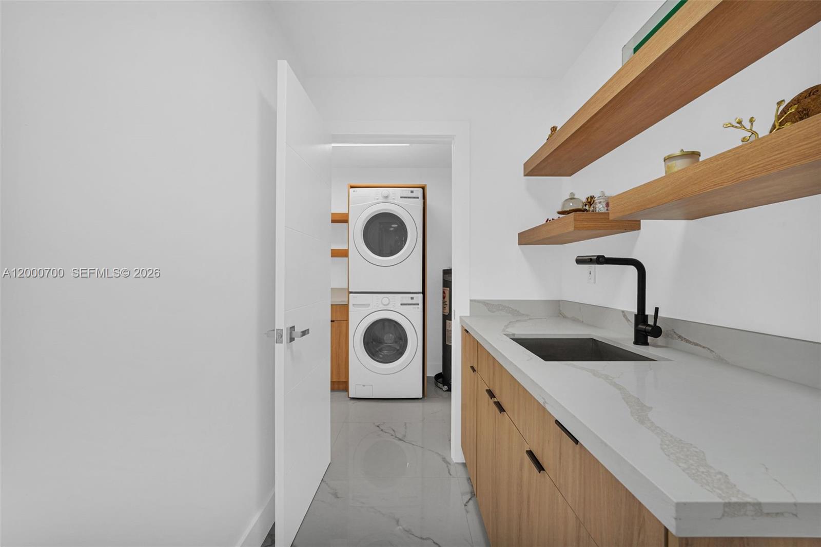 7142 4 / 4 2300 sq. ft. $ 2026-04-14 0 Photo