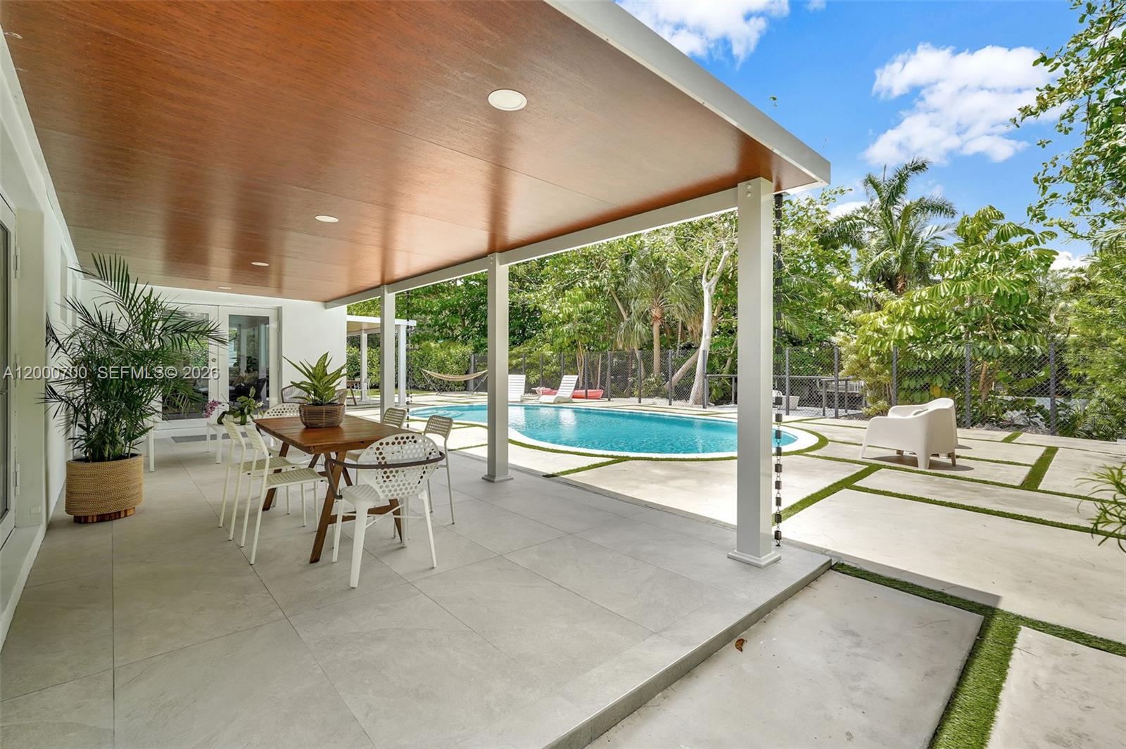 7142 4 / 4 2300 sq. ft. $ 2026-04-14 0 Photo