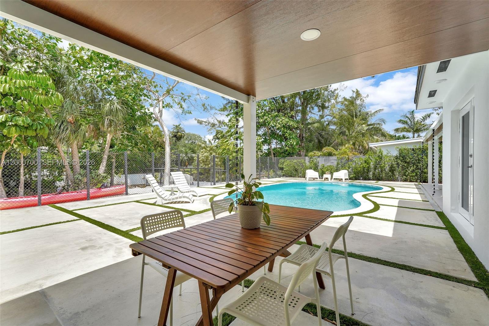 7142 4 / 4 2300 sq. ft. $ 2026-04-14 0 Photo