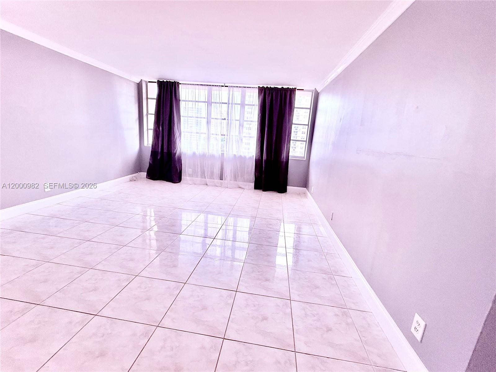 Photo of 1825 Ocean Dr #614, Hallandale Beach, Florida, 33009 - Large master bedroom