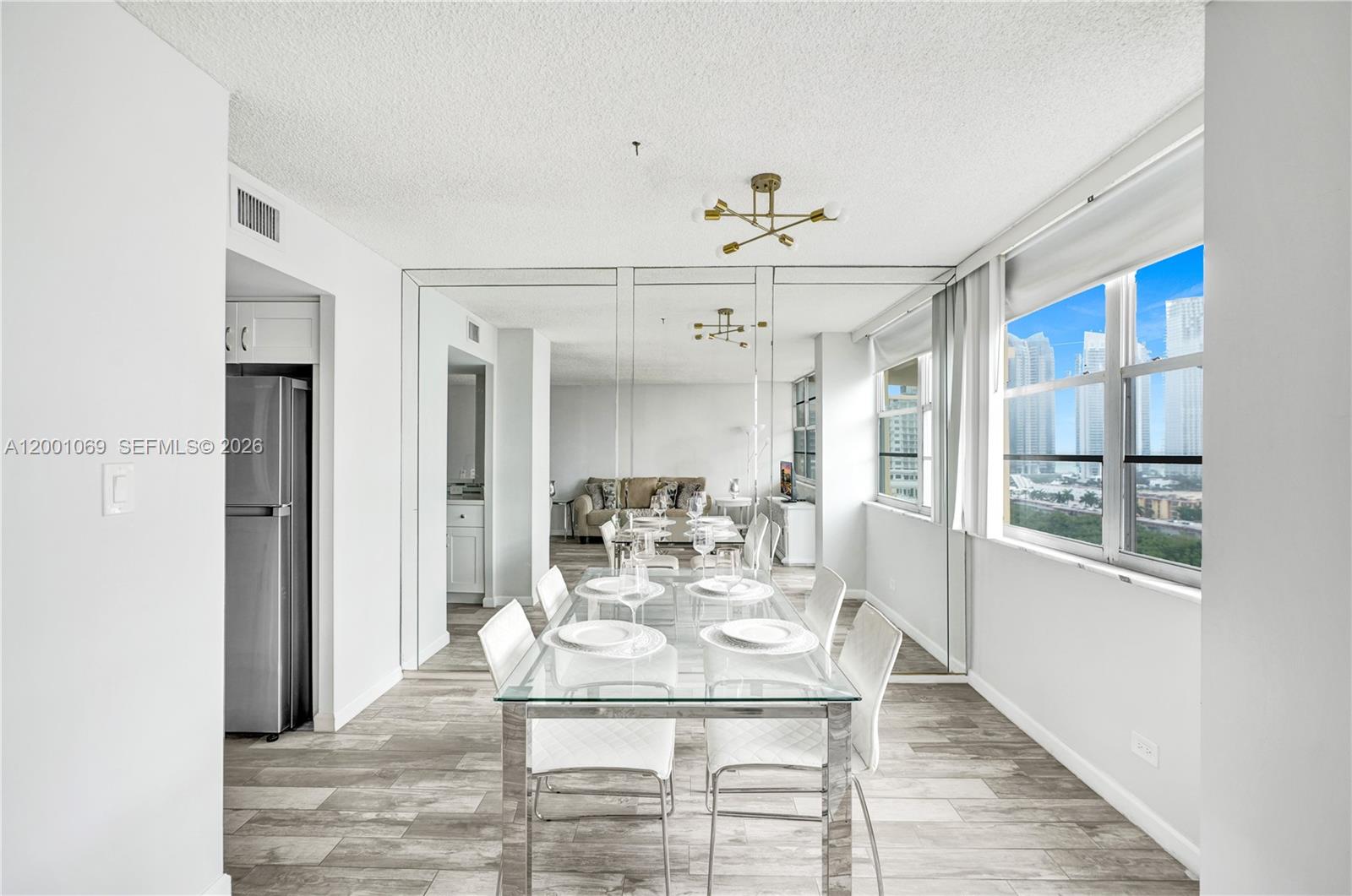See details 1607 1 / 2 943 sq. ft. $ 2026-04-14 0 Photo