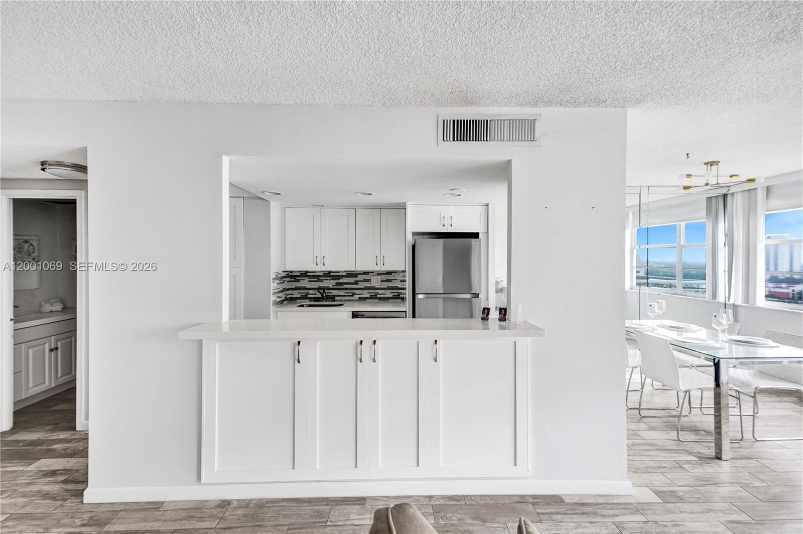 See details 1607 1 / 2 943 sq. ft. $ 2026-04-14 0 Photo