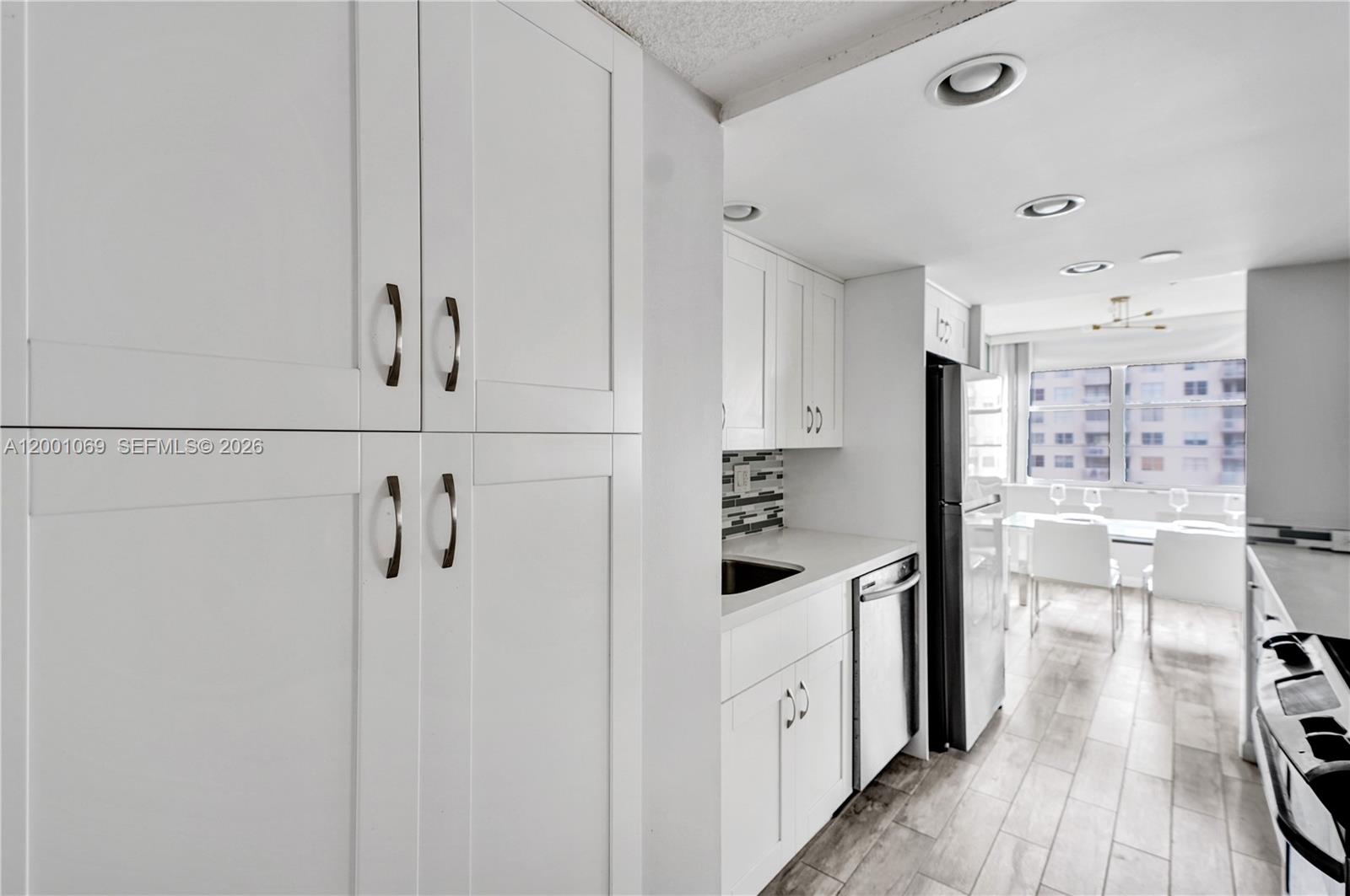 See details 1607 1 / 2 943 sq. ft. $ 2026-04-14 0 Photo