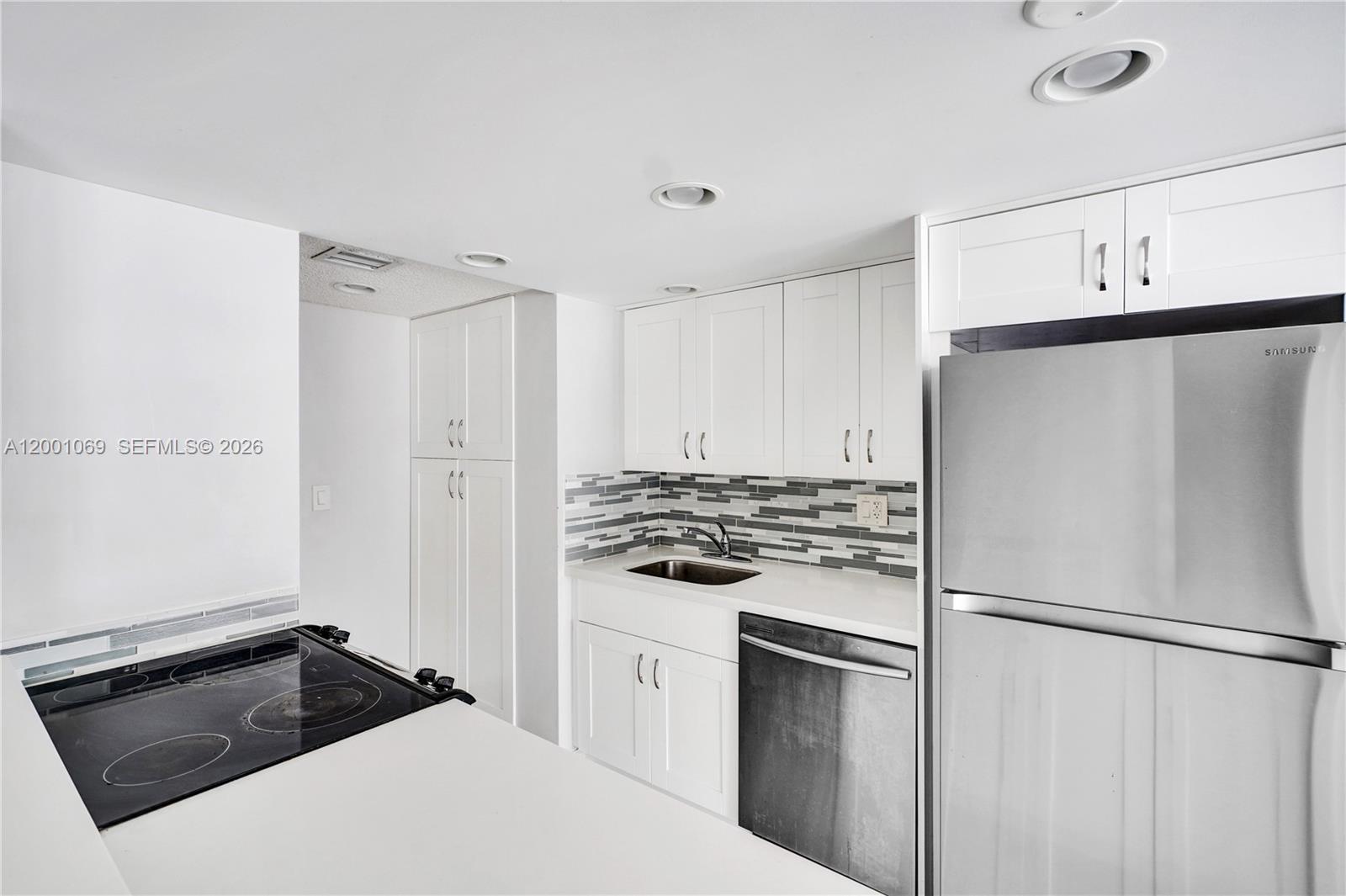 See details 1607 1 / 2 943 sq. ft. $ 2026-04-14 0 Photo