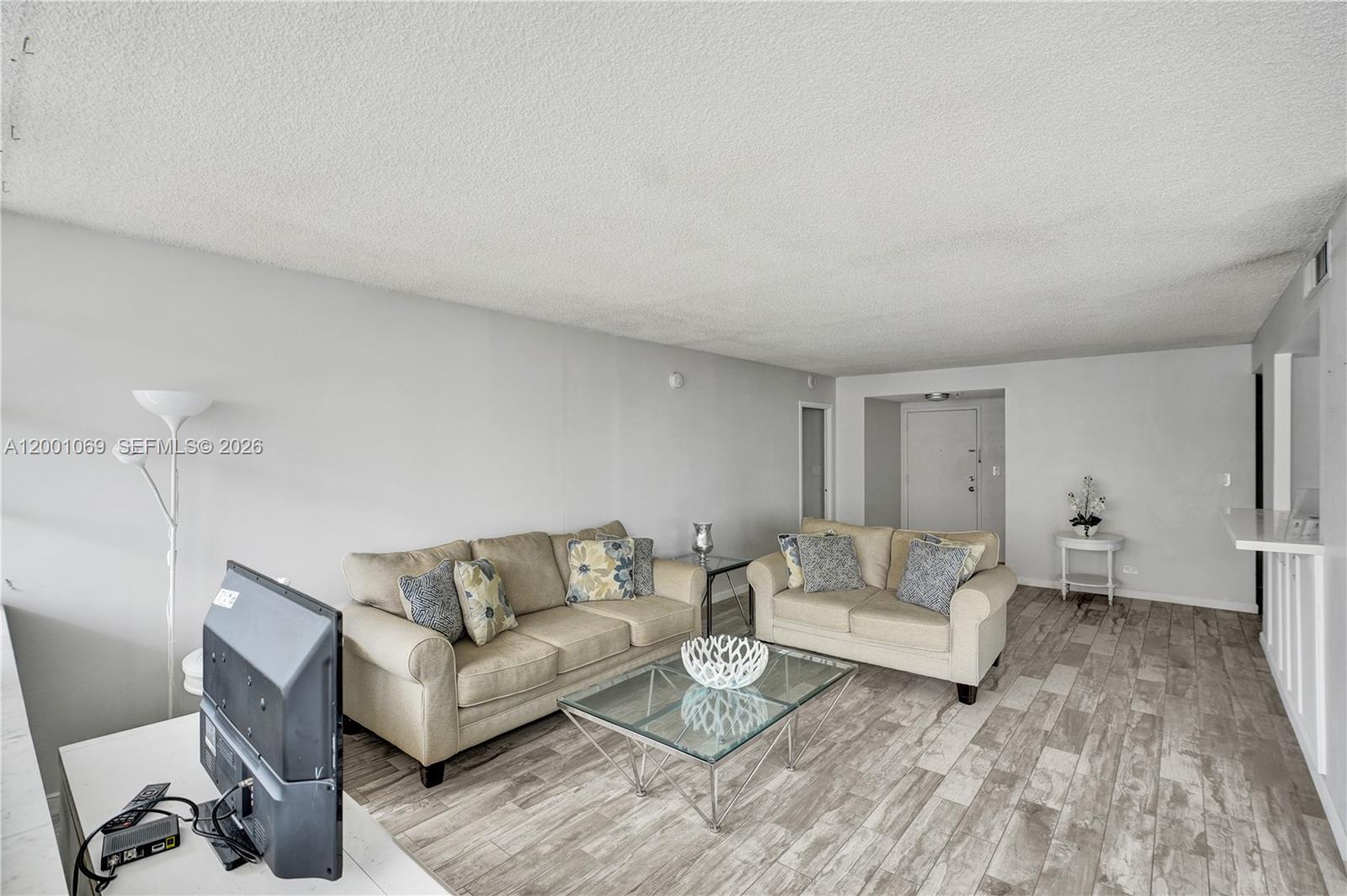 See details 1607 1 / 2 943 sq. ft. $ 2026-04-14 0 Photo