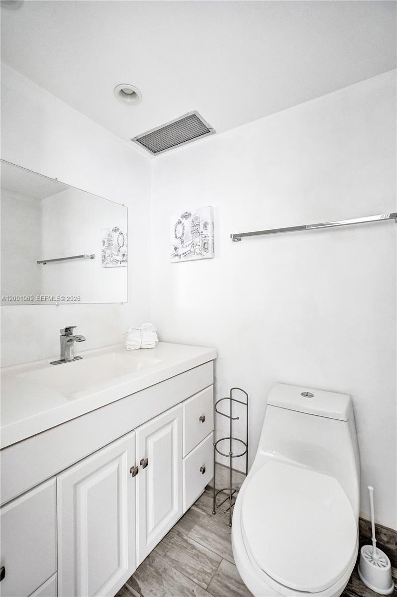 See details 1607 1 / 2 943 sq. ft. $ 2026-04-14 0 Photo