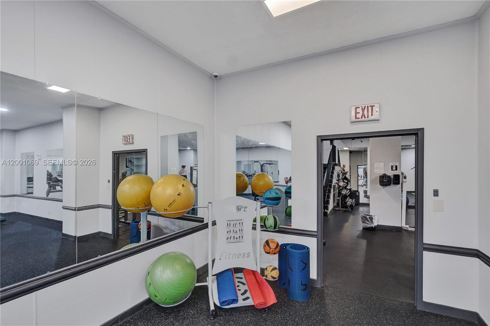 See details 1607 1 / 2 943 sq. ft. $ 2026-04-14 0 Photo