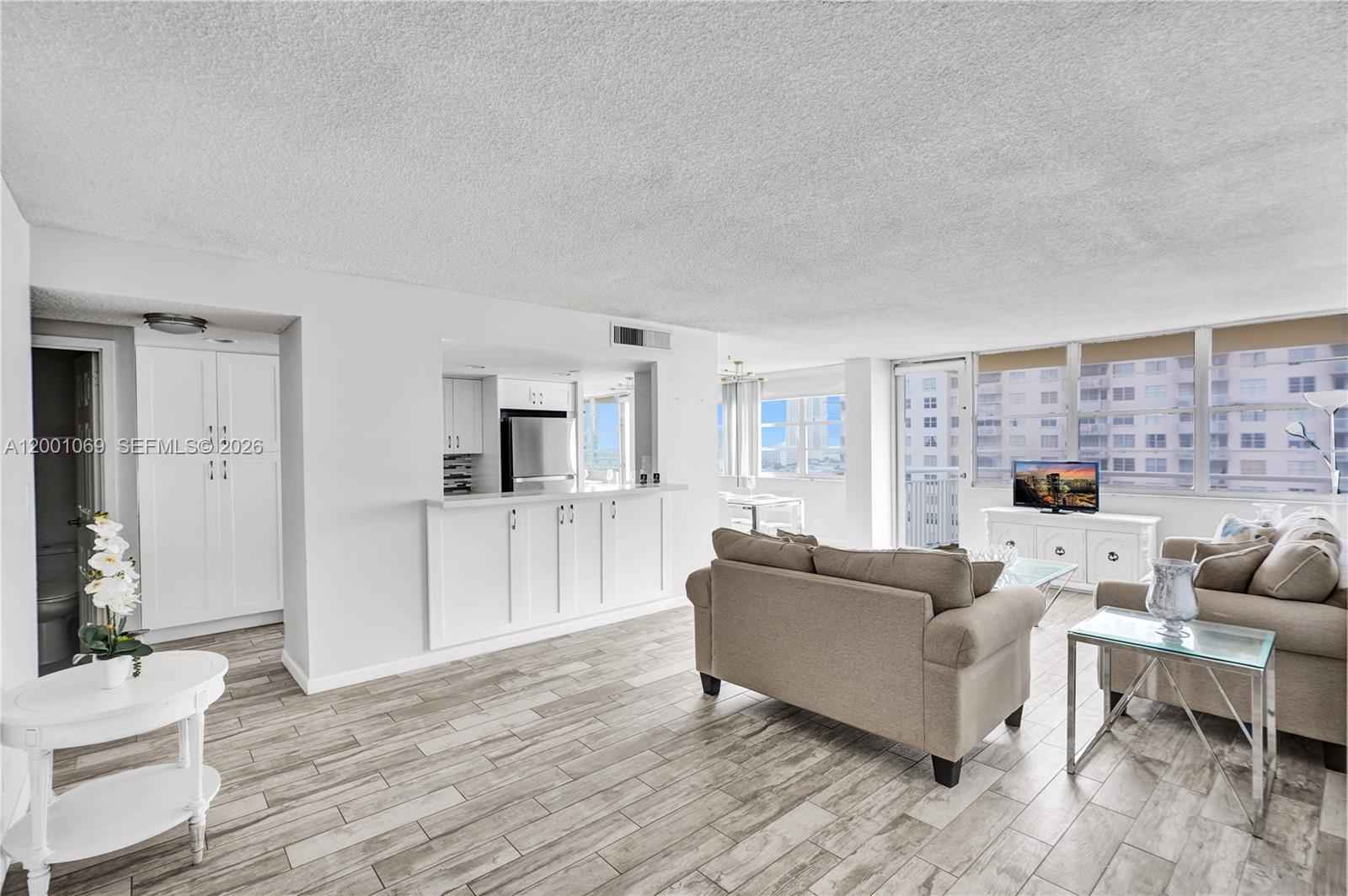 See details 1607 1 / 2 943 sq. ft. $ 2026-04-14 0 Photo