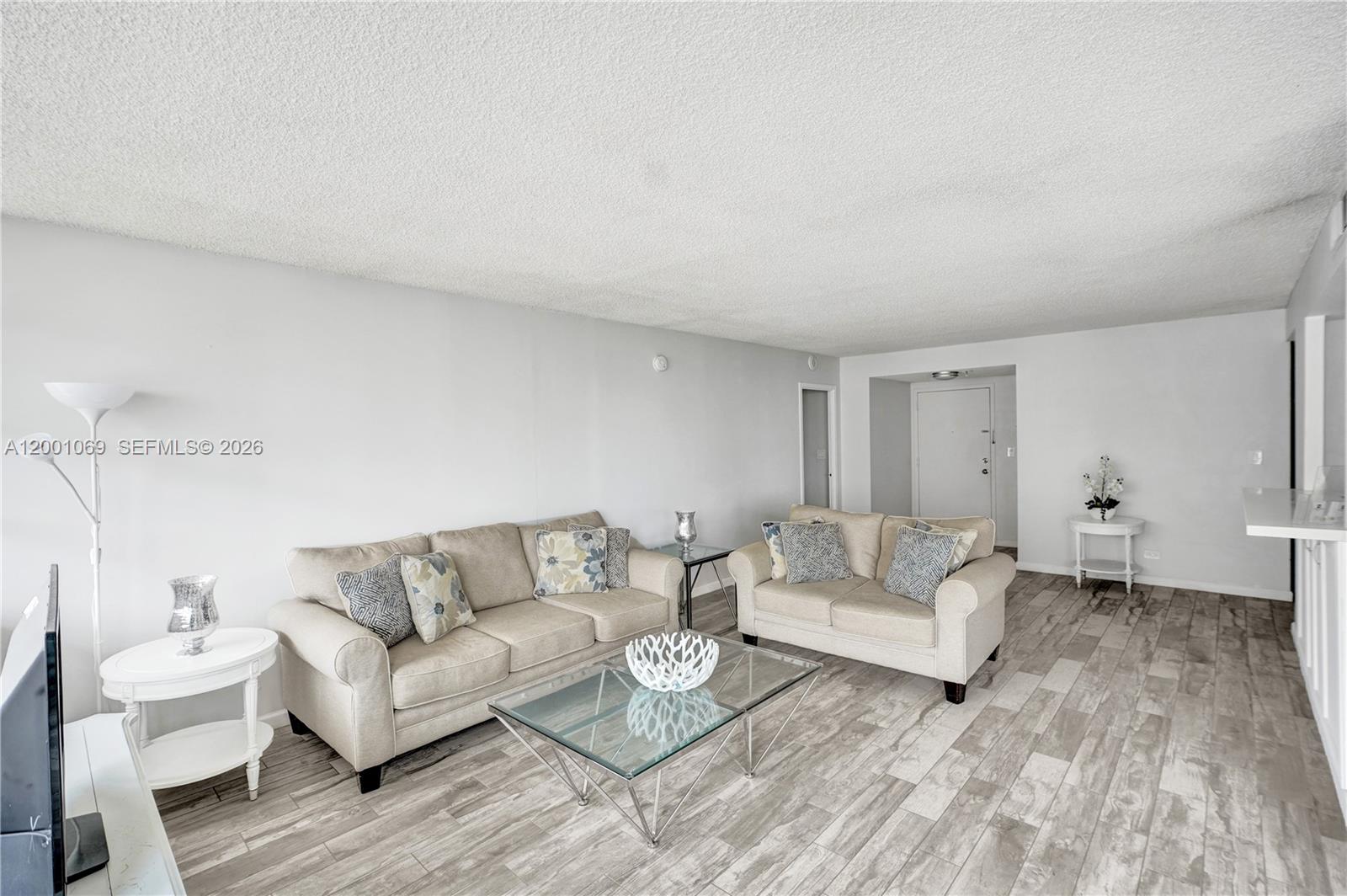 See details 1607 1 / 2 943 sq. ft. $ 2026-04-14 0 Photo