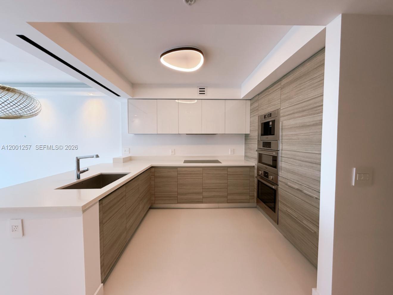 5-1405 2 / 3 1541 sq. ft. $ 2026-04-15 0 Photo