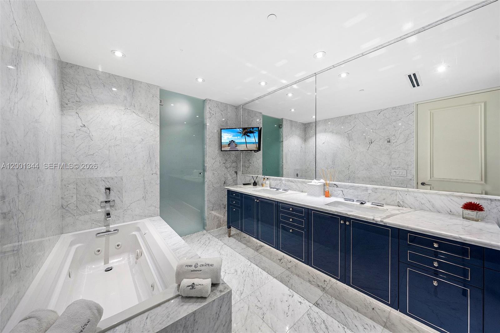 See details 203 4 / 5 3653 sq. ft. $ 2026-04-15 0 Photo