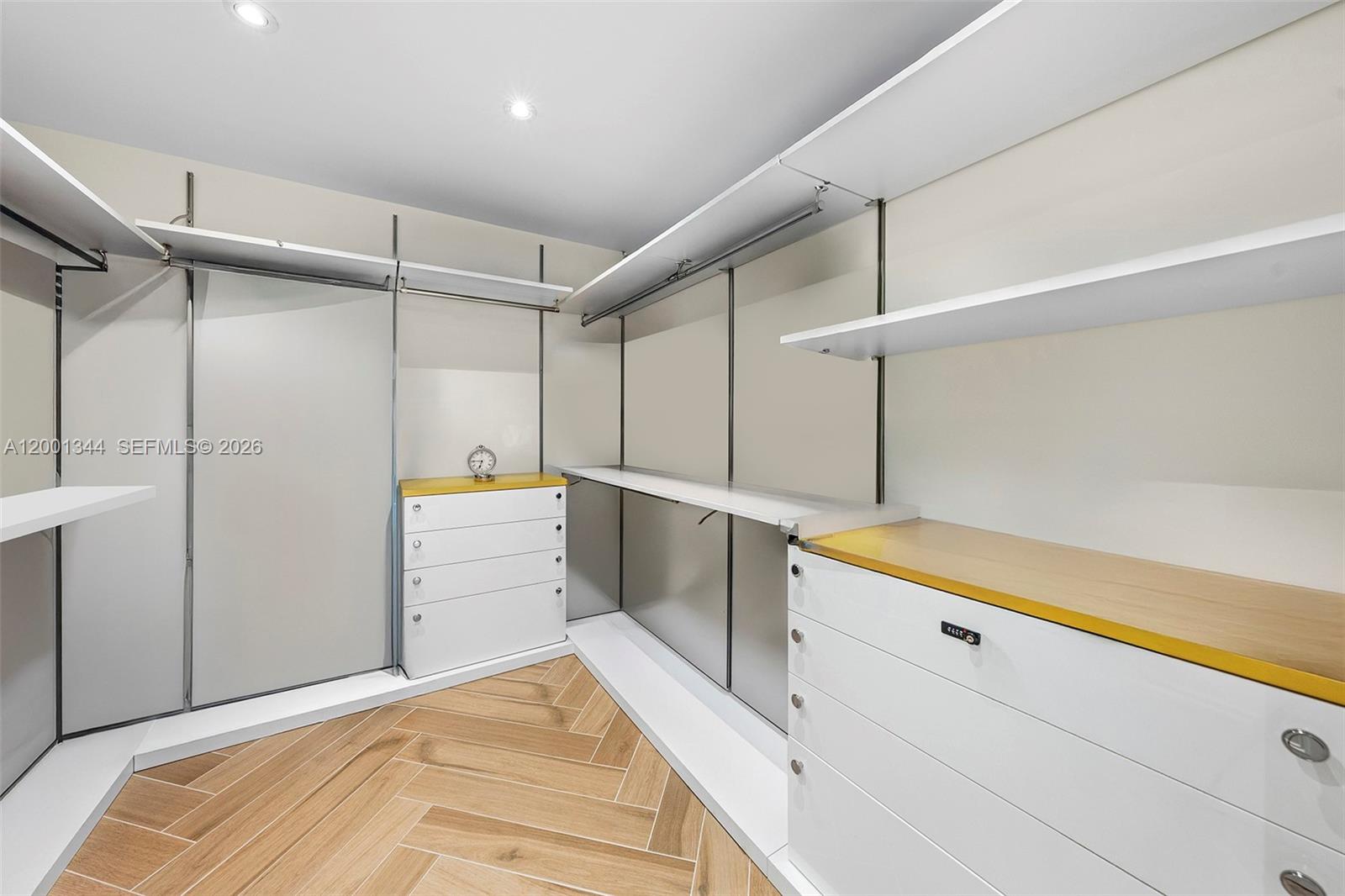 See details 203 4 / 5 3653 sq. ft. $ 2026-04-15 0 Photo